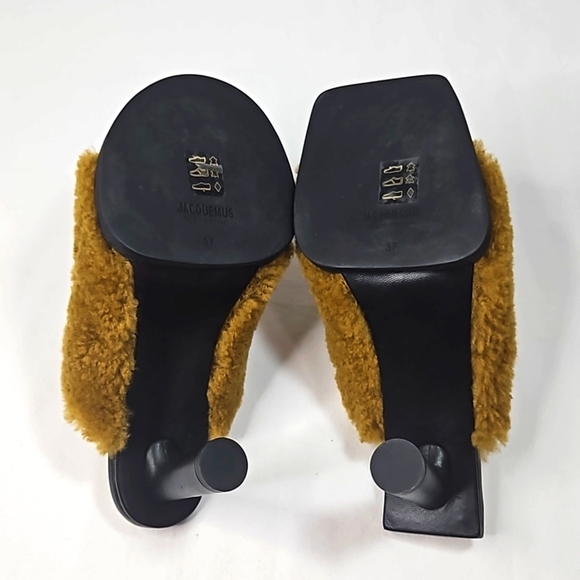 Jacquemus • Les mules carrés ronds • Shearling Mules in Khaki Size 37 - Picture 7 of 9